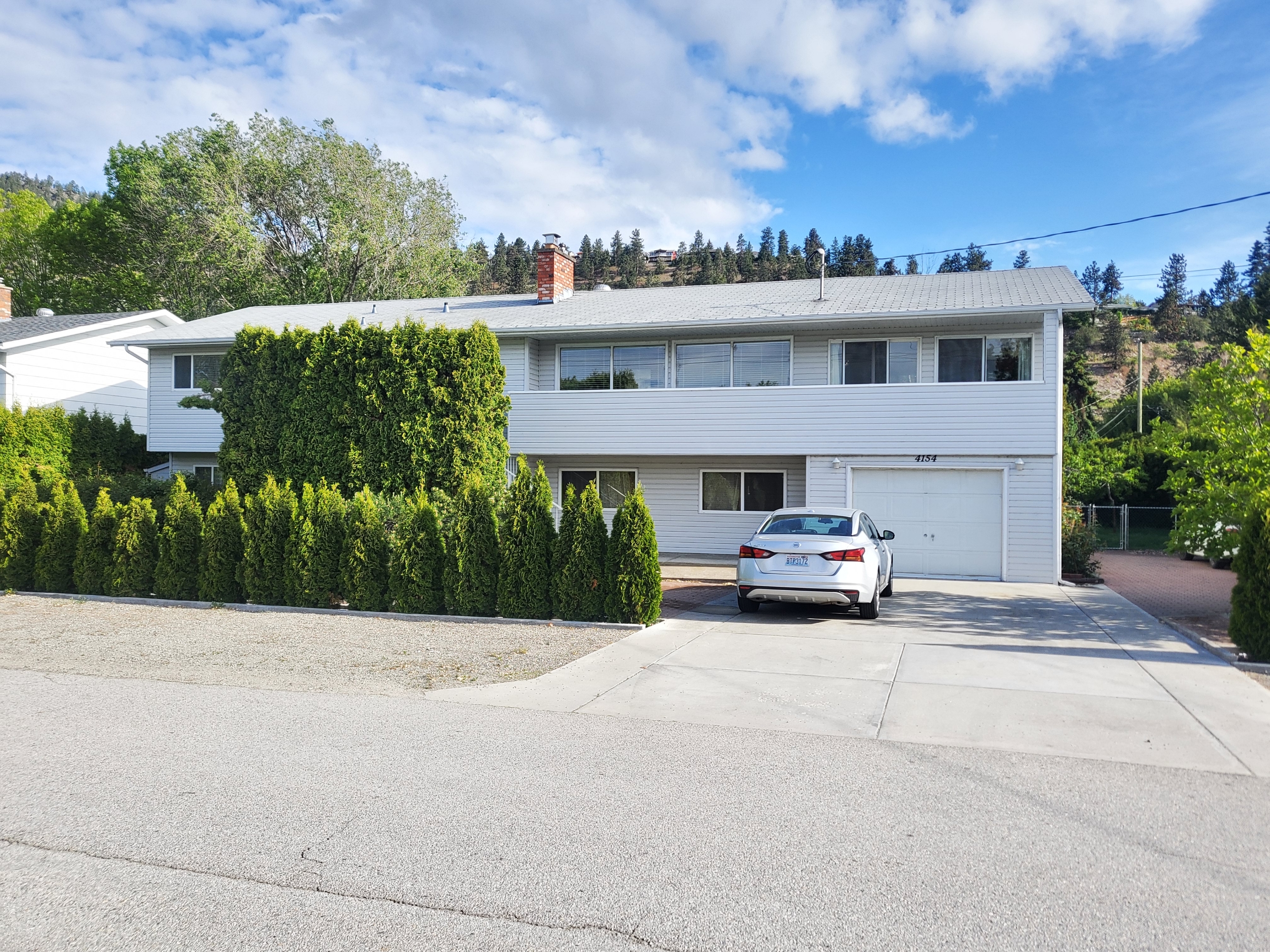 4154 Lake Ave
